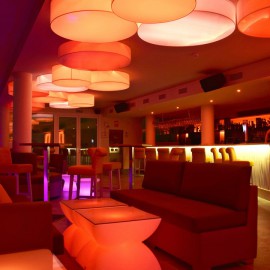 Resultado de imagen de decoracion de cafeterias de hoteles