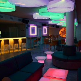 Resultado de imagen de decoracion de cafeterias de hoteles